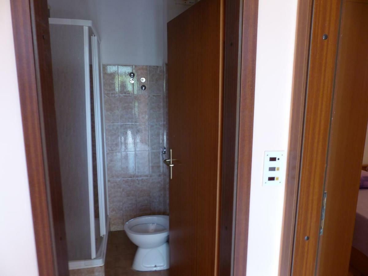 Apartment Ana Krnica Eksteriør bilde